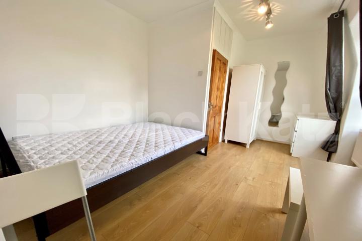 Recently redecorated throughout with neutral decor and wooden floors Pardoner Street, London Bridge / Borough